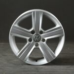 OE Volkswagen 7H0601025H8Z8 Silver 7x17 5x120 ET55 CB65,1 R13 7H0601025H8Z8